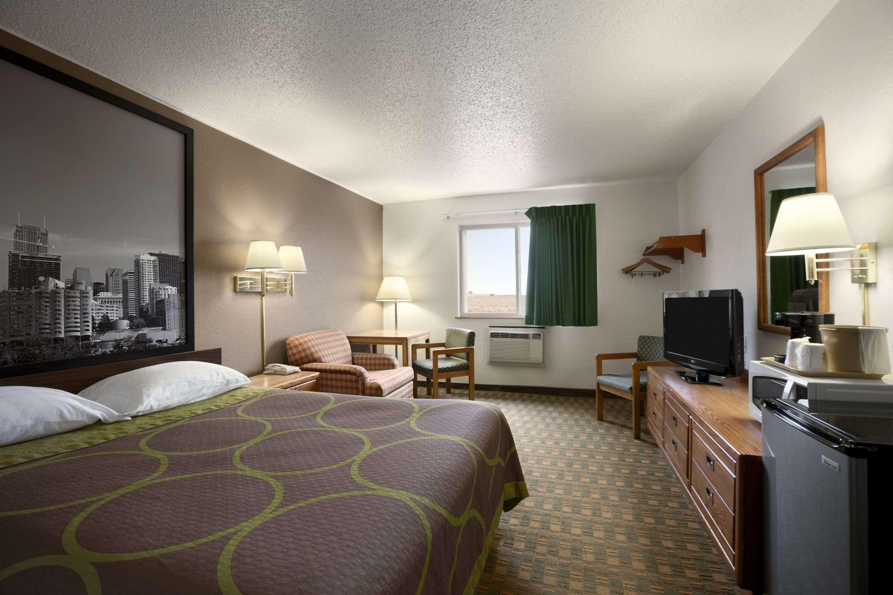 Super 8 By Wyndham Peru Starved Rock State Park Exterior foto