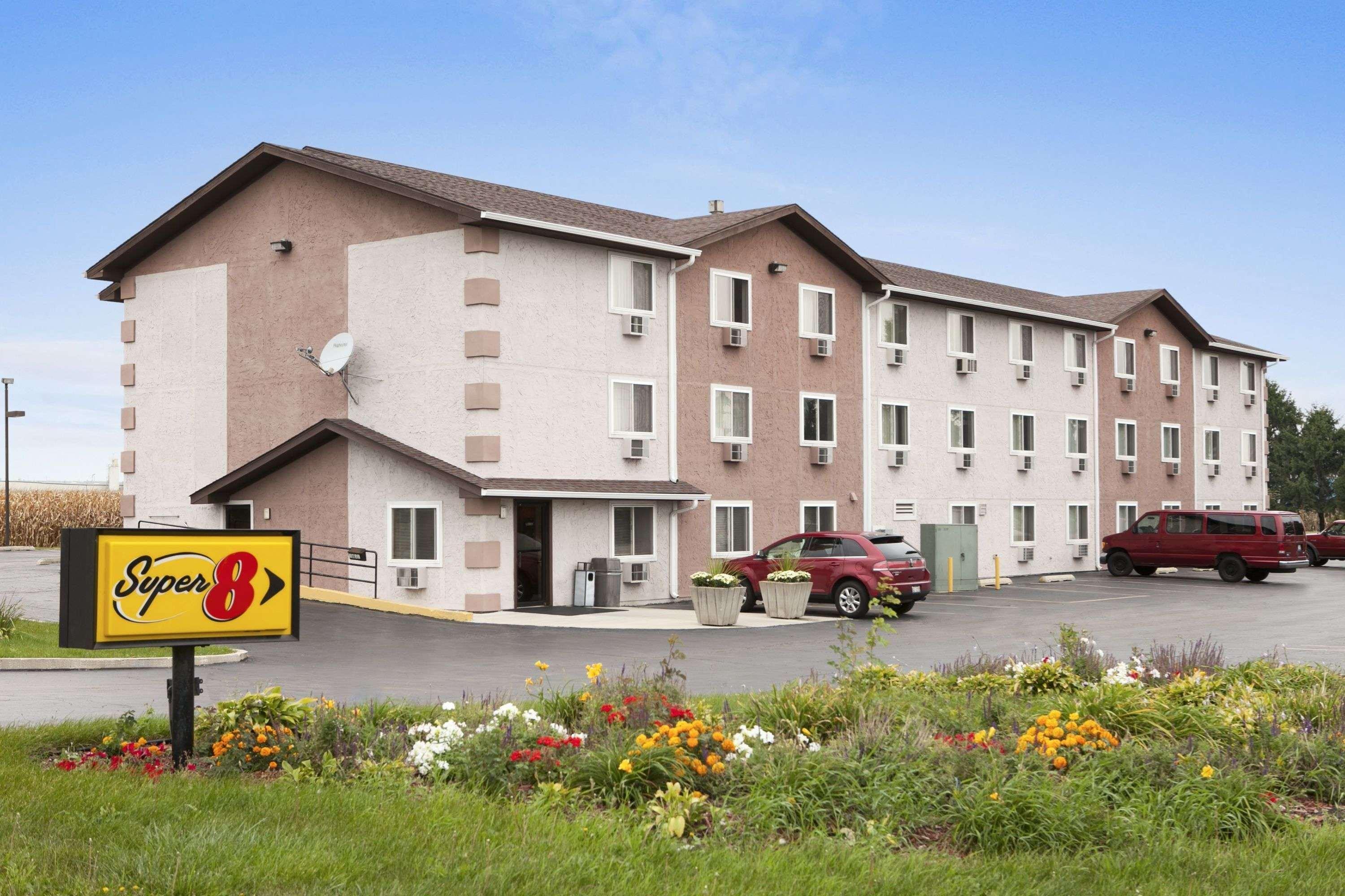 Super 8 By Wyndham Peru Starved Rock State Park Exterior foto